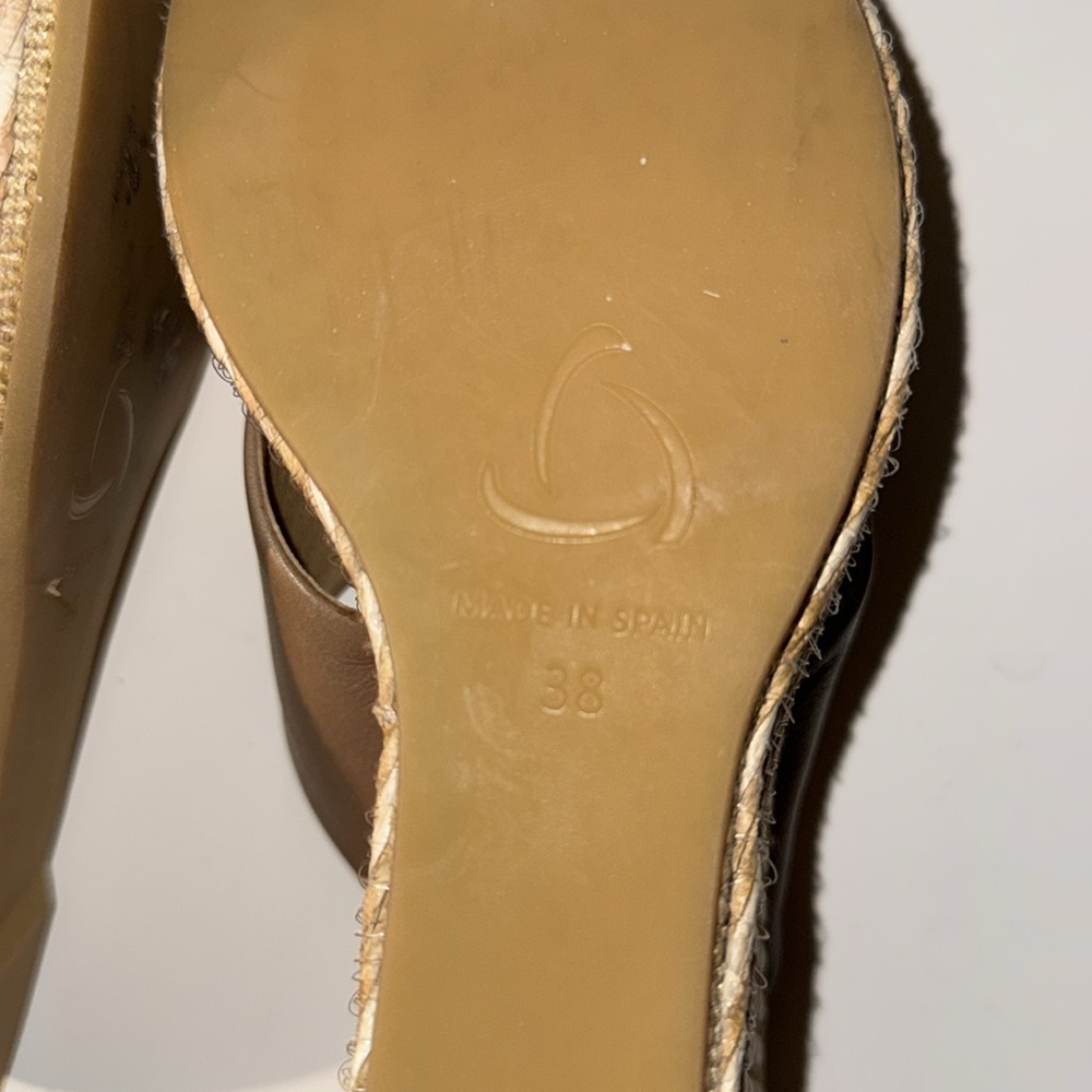 Kanna Sandles - Picture 4 of 4